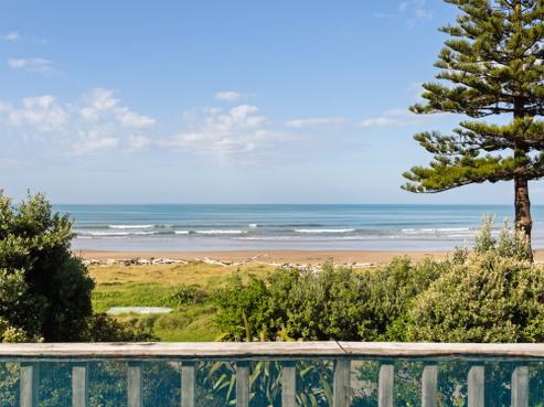 14 Makorori Beach Road, Pouawa