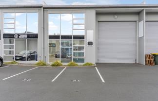 Immaculate 125sqm industrial