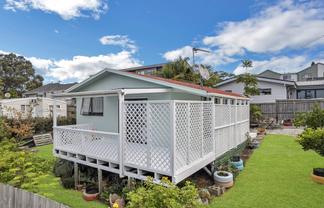 2/13 Lancaster Road, Beach Haven