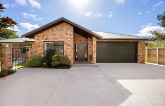 9 Aspen Court, Huntington