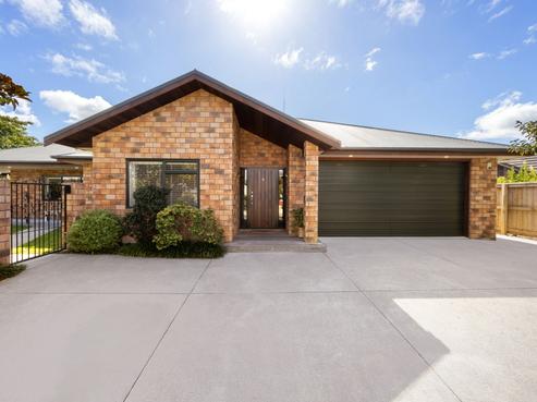 9 Aspen Court, Huntington