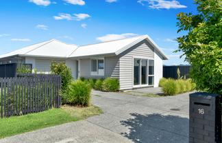 16 Empire Crescent, Papamoa