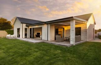 18 Winslow Court, Huntington