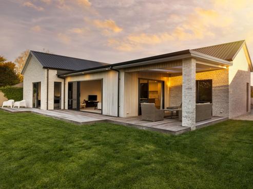 18 Winslow Court, Huntington