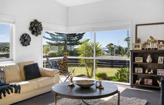 1 Liberty Crescent, Beachlands