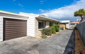 8B Grove Street, SAINT KILDA