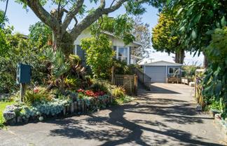 35 Woodford Avenue, Brookfield