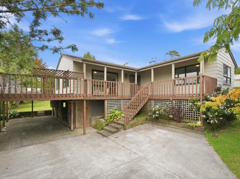 18 Holmes Drive South, Massey