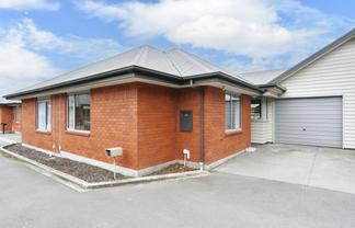 18D Defoe Place, Waltham