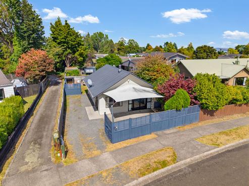 2/1 Glengarry Place, Hilltop