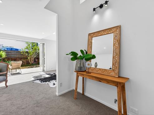 2/10 Windsor Place, Windsor Park