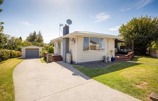 129 Kingswood Road, Brookfield