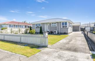 13 Bentham Street, Westport