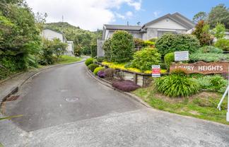 9 Lowry Heights, Stokes Valley
