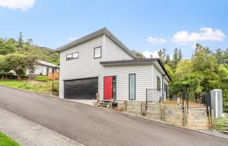 9 Lowry Heights, Stokes Valley