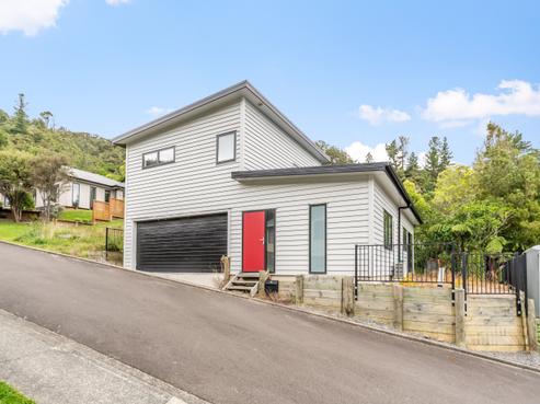 9 Lowry Heights, Stokes Valley
