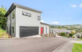 9 Lowry Heights, Stokes Valley