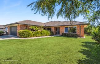 6 Wanderers Avenue, Brightwater