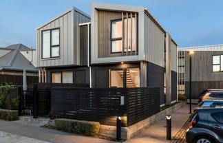 14/82 East Coast Road, Milford