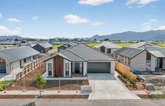 24 Beveridge Road, One Tree Point