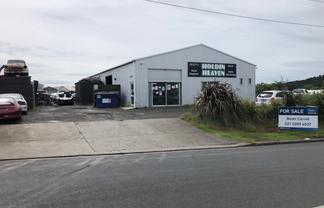 Functional Industrial Warehouse with Yard