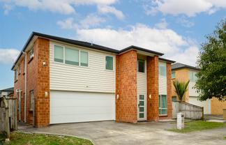 15 Carrickdawson Drive, Flat Bush