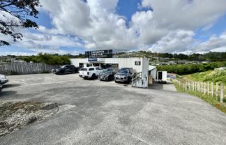 High-Stud Warehouse with Showroom in Stanmore Bay