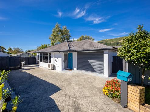 10 Pepper Tree Way, The Wood