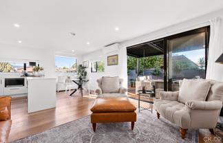 1/51 Kings Crescent, Central Hutt