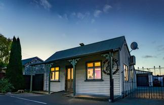 37 Lincoln Road, Addington