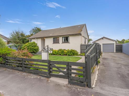 6 Earnslaw Crescent, Bryndwr