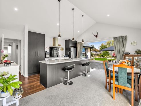 9 Minerva Crescent, Woodend