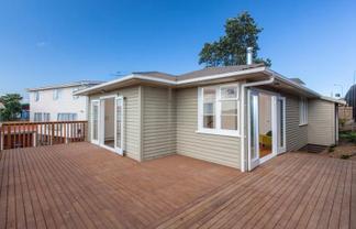 64 Ernie Pinches St, Mount Roskill