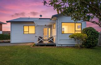 85 Pupuke Road, Northcote