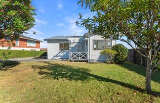 85 Pupuke Road, Northcote