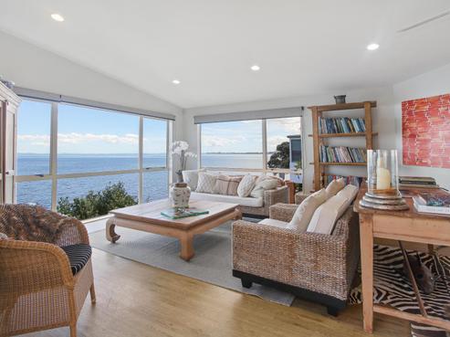 16A Crispe Road, Clarks Beach