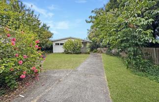18 Newry Road, Raumati Beach