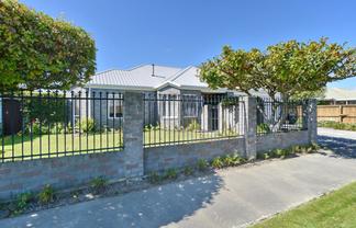 30 Farnswood Place, Redwood