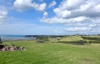 4 Hurihuri Road, Okura