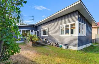86 Anzac Parade, Whanganui East