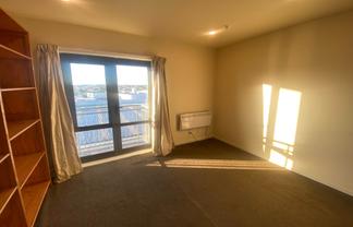 5p/10 Crown Lynn Place, New Lynn