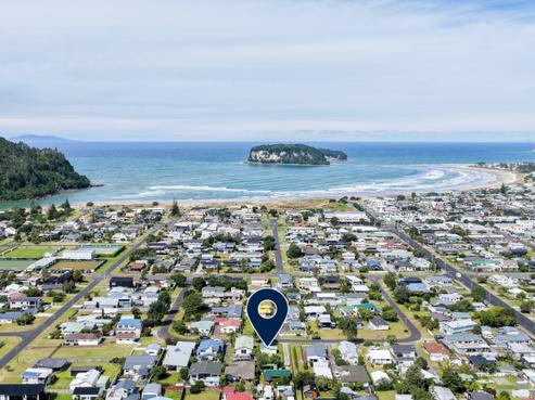 211A The Square, Whangamata