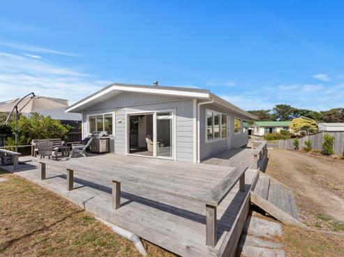 16 Karaka Street, Otaki Beach