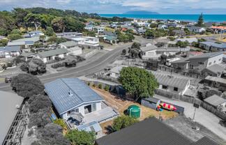 16 Karaka Street, Otaki Beach