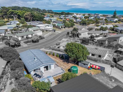 16 Karaka Street, Otaki Beach