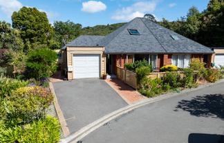 10 Futuna Close, Karori