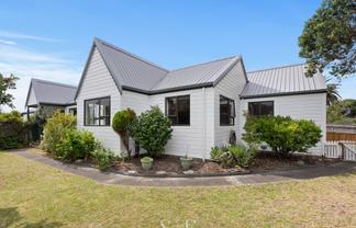 33 Olive Terrace, PARAPARAUMU BEACH
