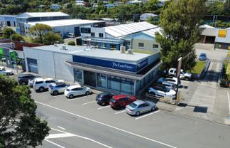 Profile office on key thoroughfare