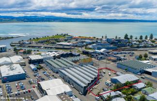 Ahuriri industrial: warehouse and substantial yard