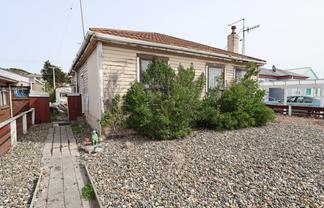 40 Blackwater Street, Bluff